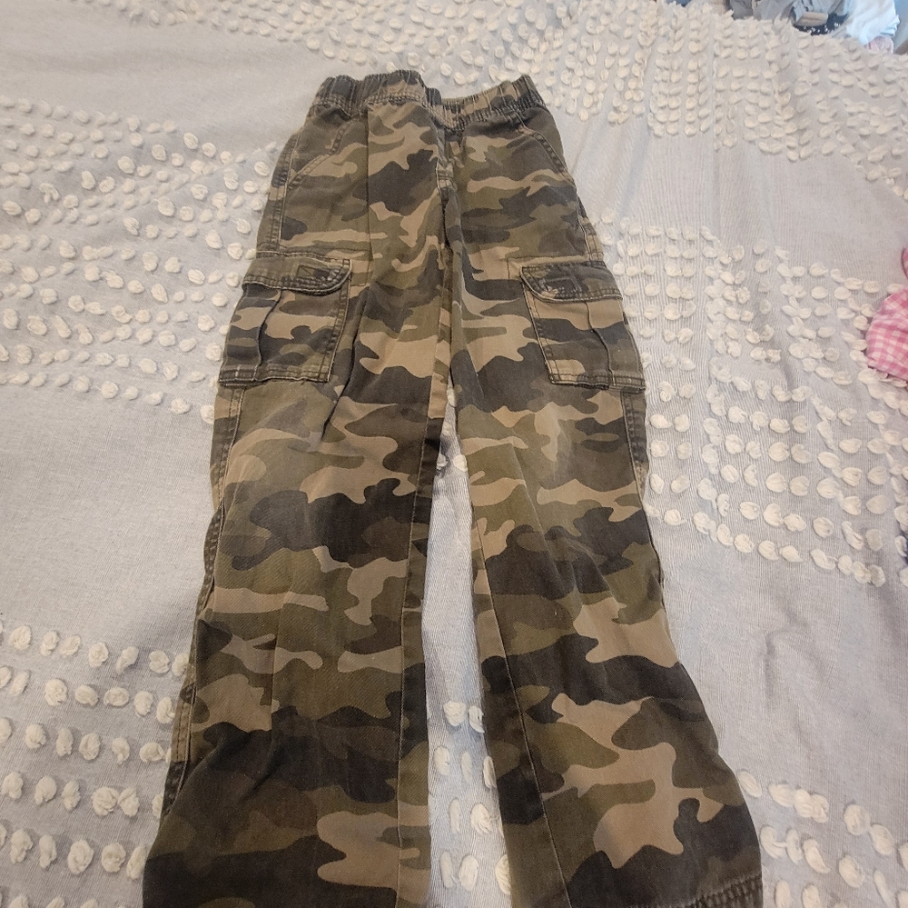 Children's Place Camo Cargo Pants Size 8